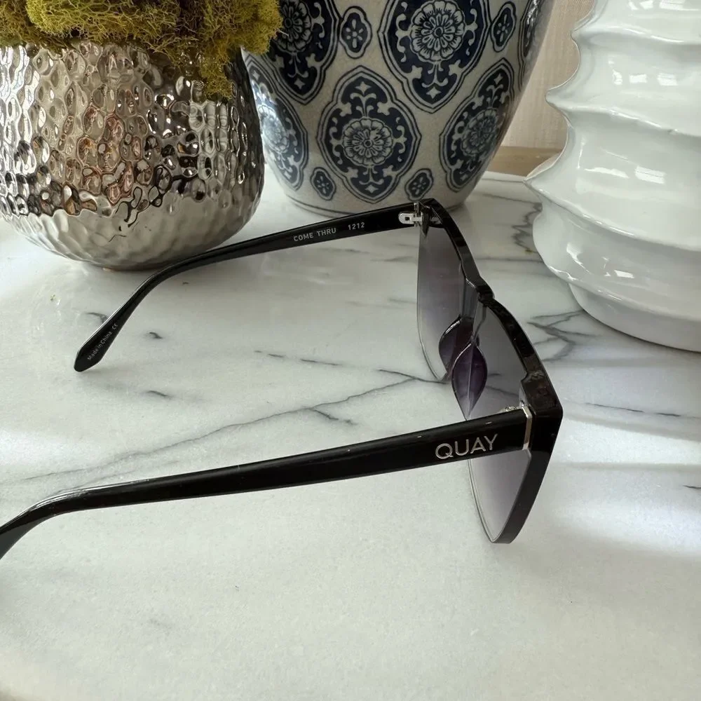 ⭐️Quay COME THRU Sunglasses